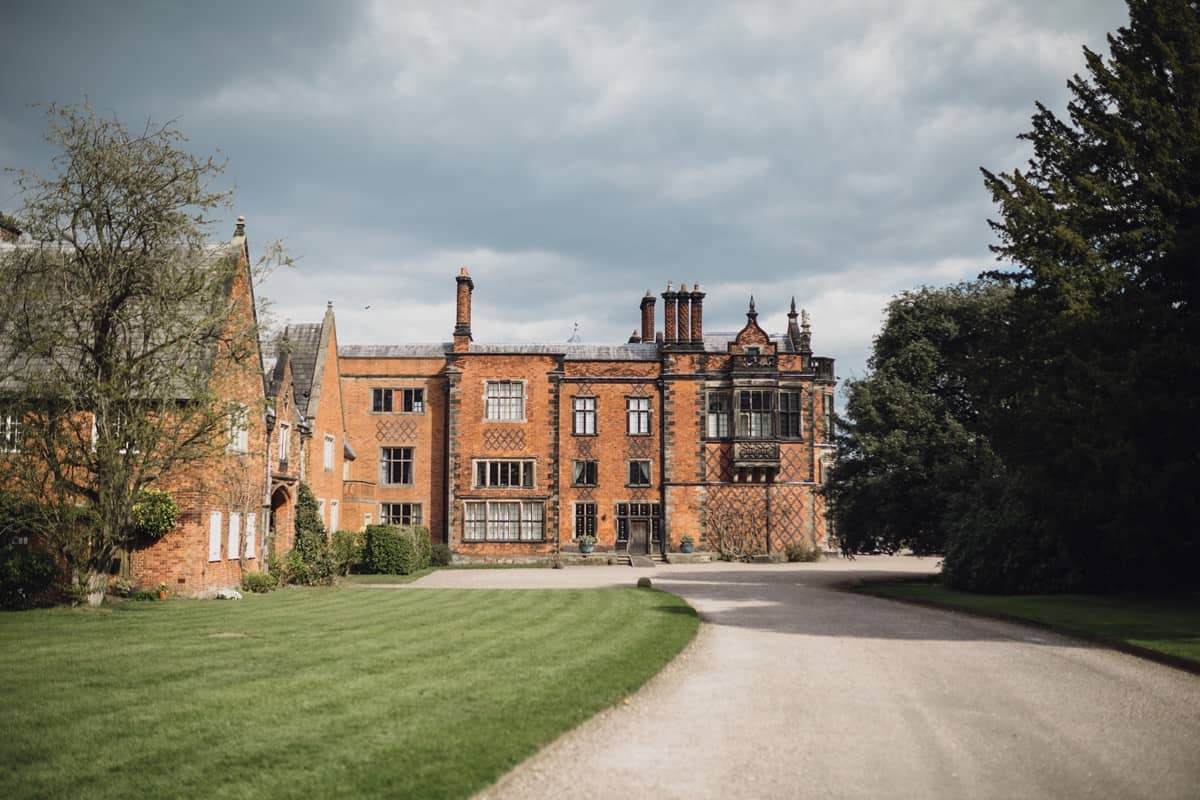 cheshire wedding photographer at arley hall in the northwest