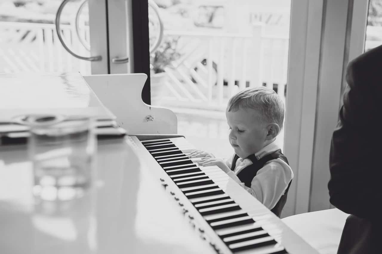 north west wedding photographer at iscoyd park in whitchurch