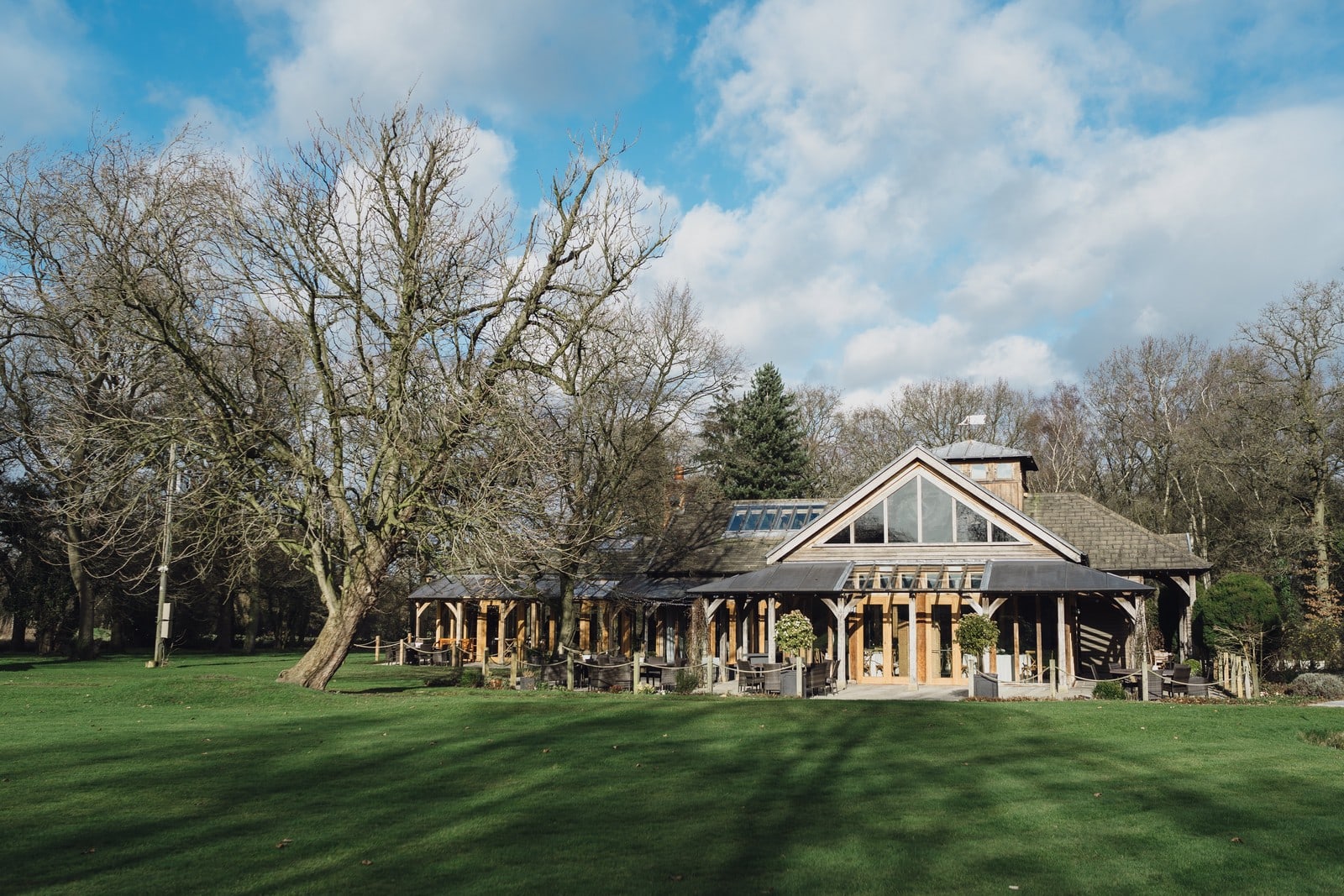 oak tree of peover knutsford wedding venue cheshire wedding photographers