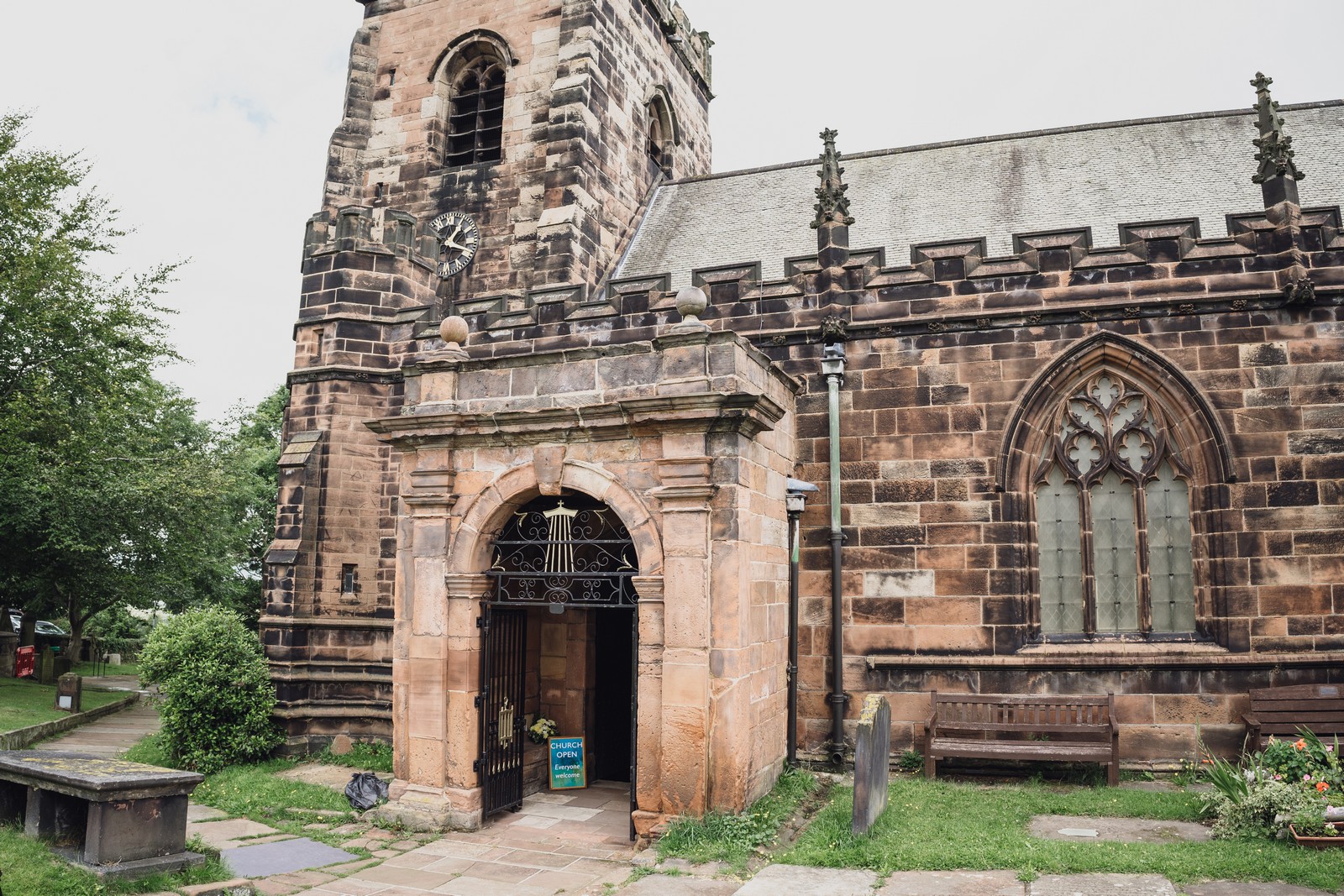 Frederiks Liverpool // Laura & Ian cheshire wedding photographer