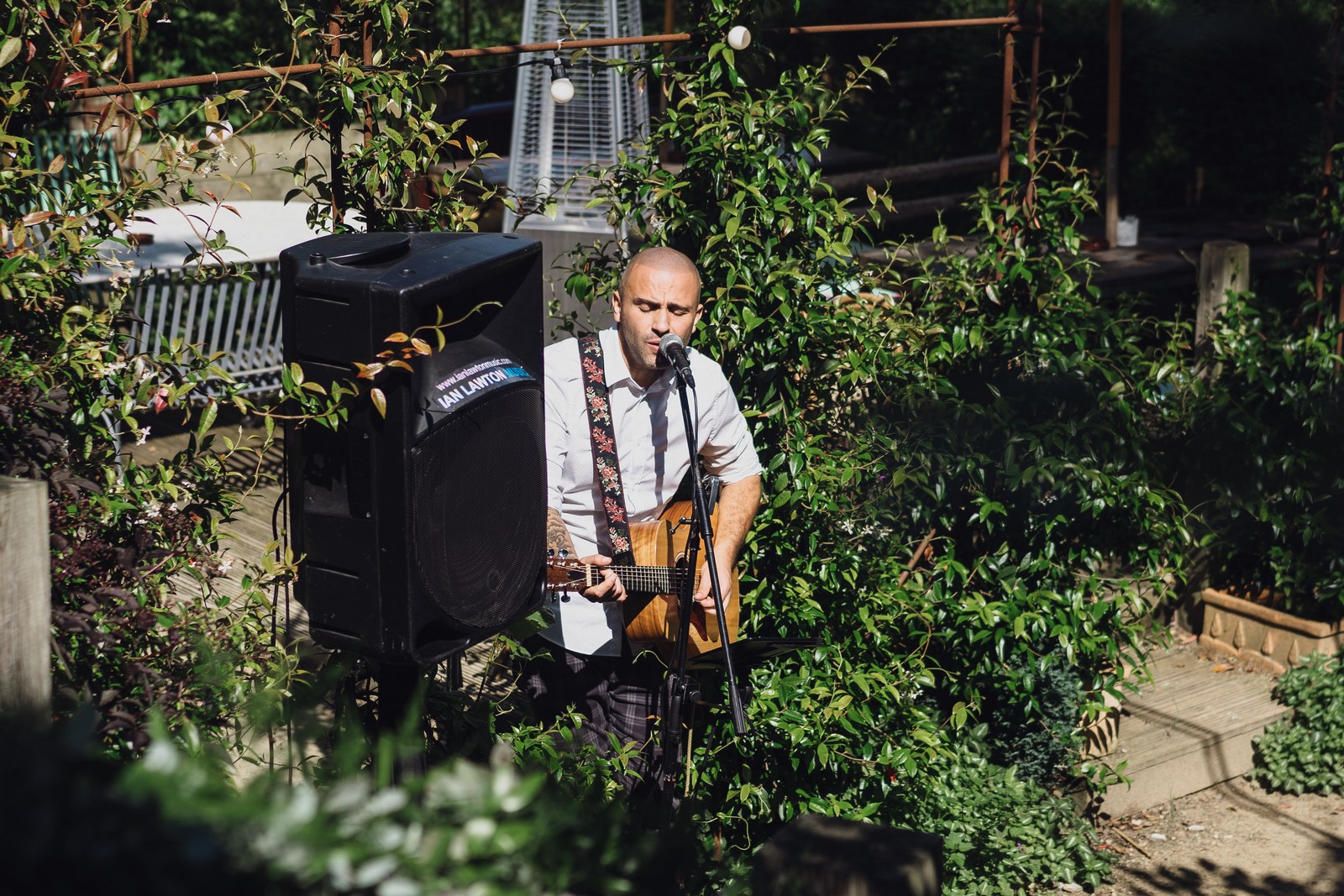 the roebcuk inn mobberley wedding venue with cheshire wedding photographer