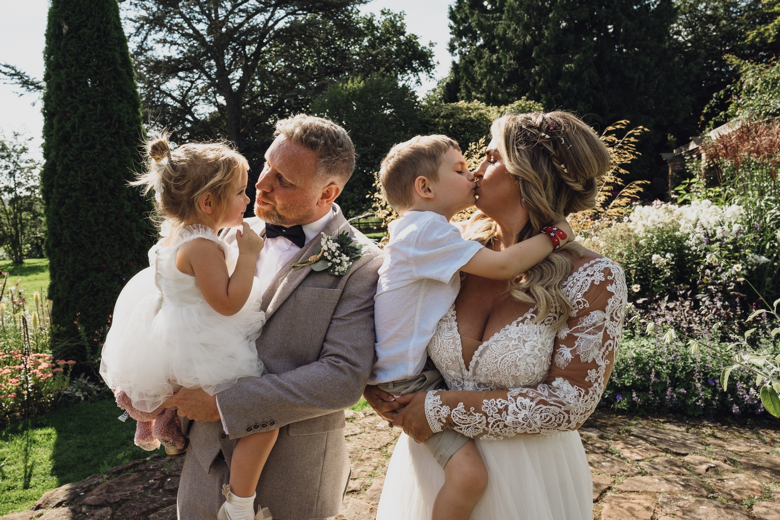 the best cheshire wedding photographer