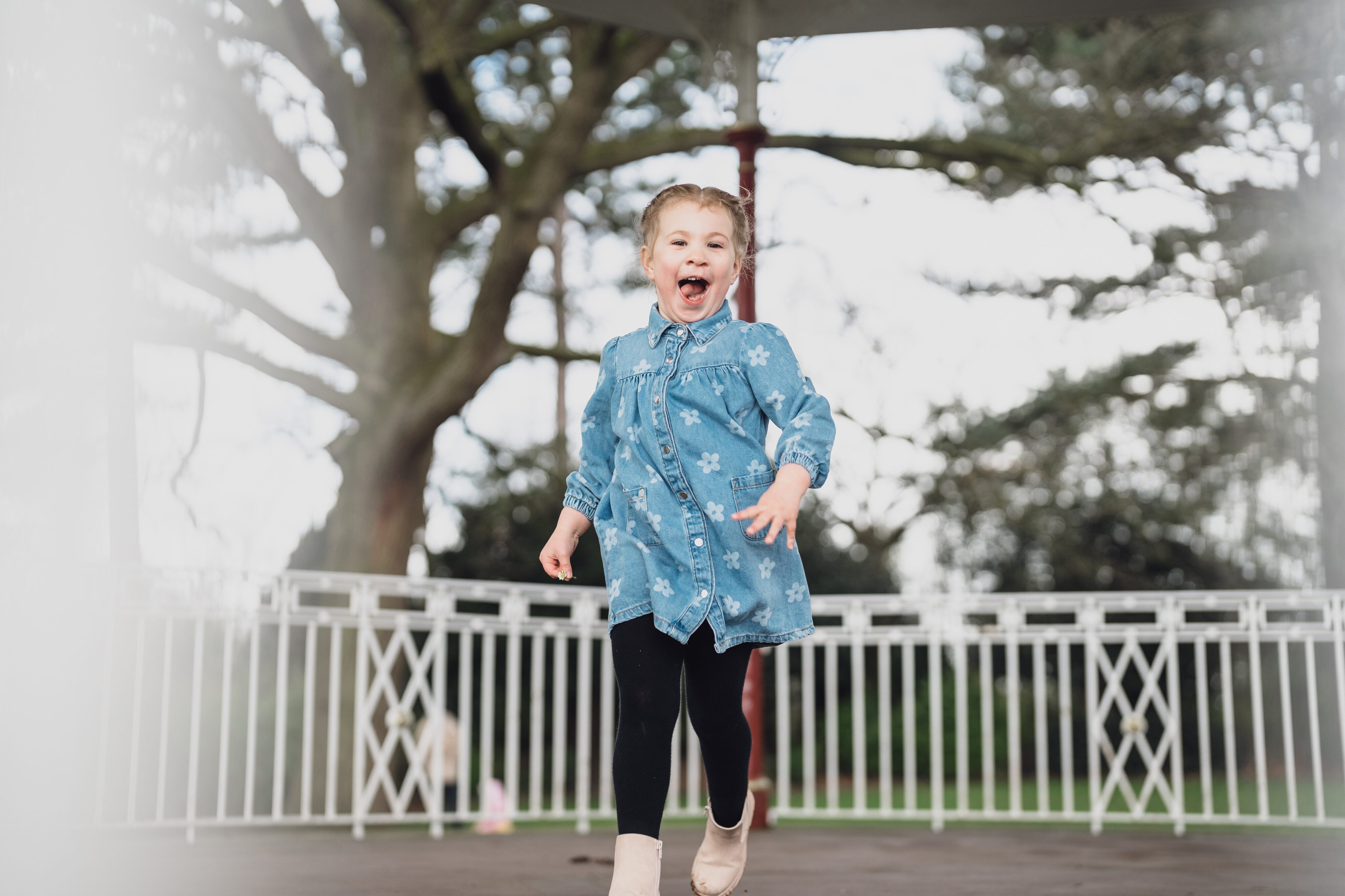 Queens Park Photographer // Josie, Luke & Violet