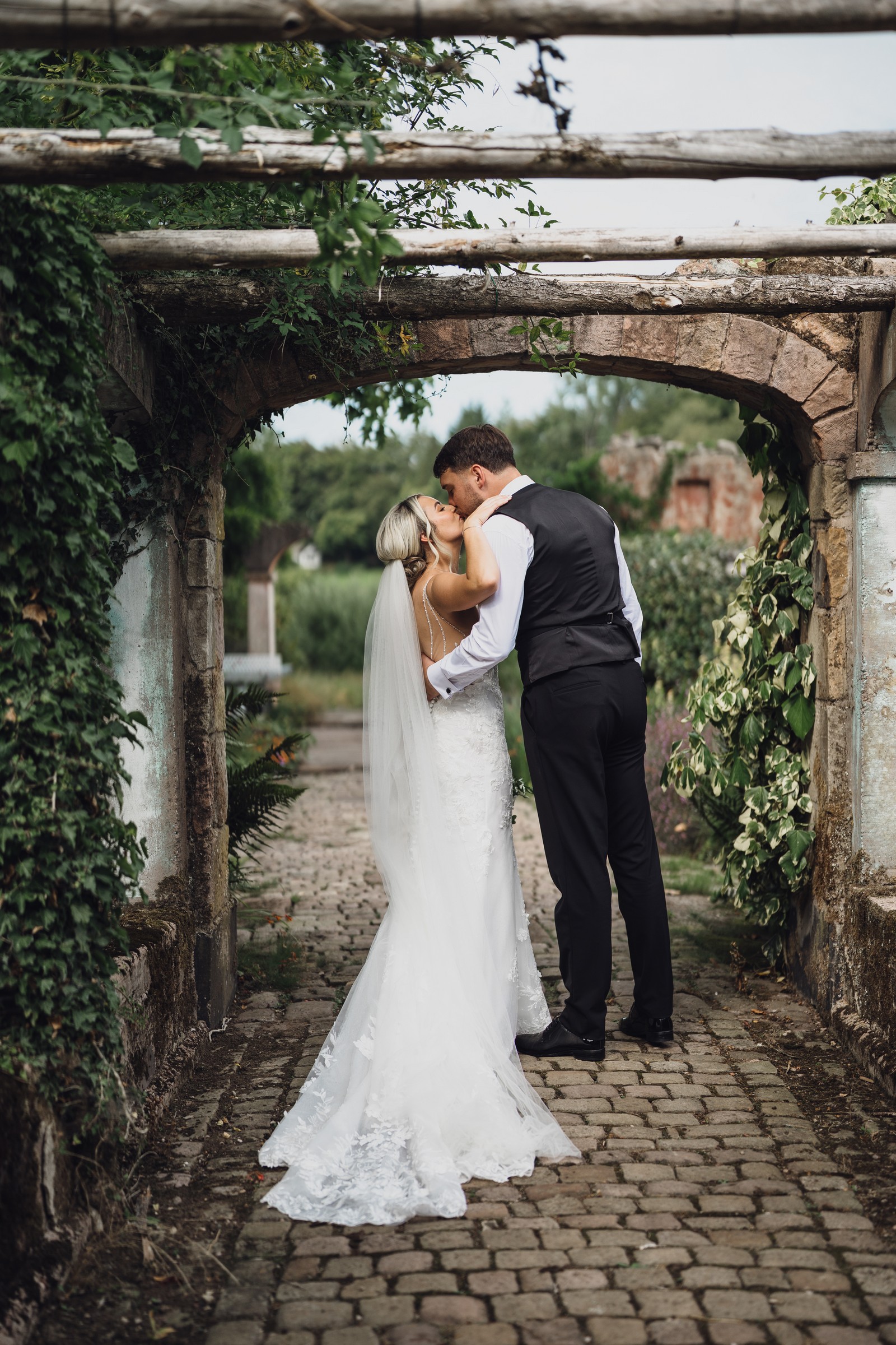 Louise & Michael’s Magical Foxtail Summer Wedding
