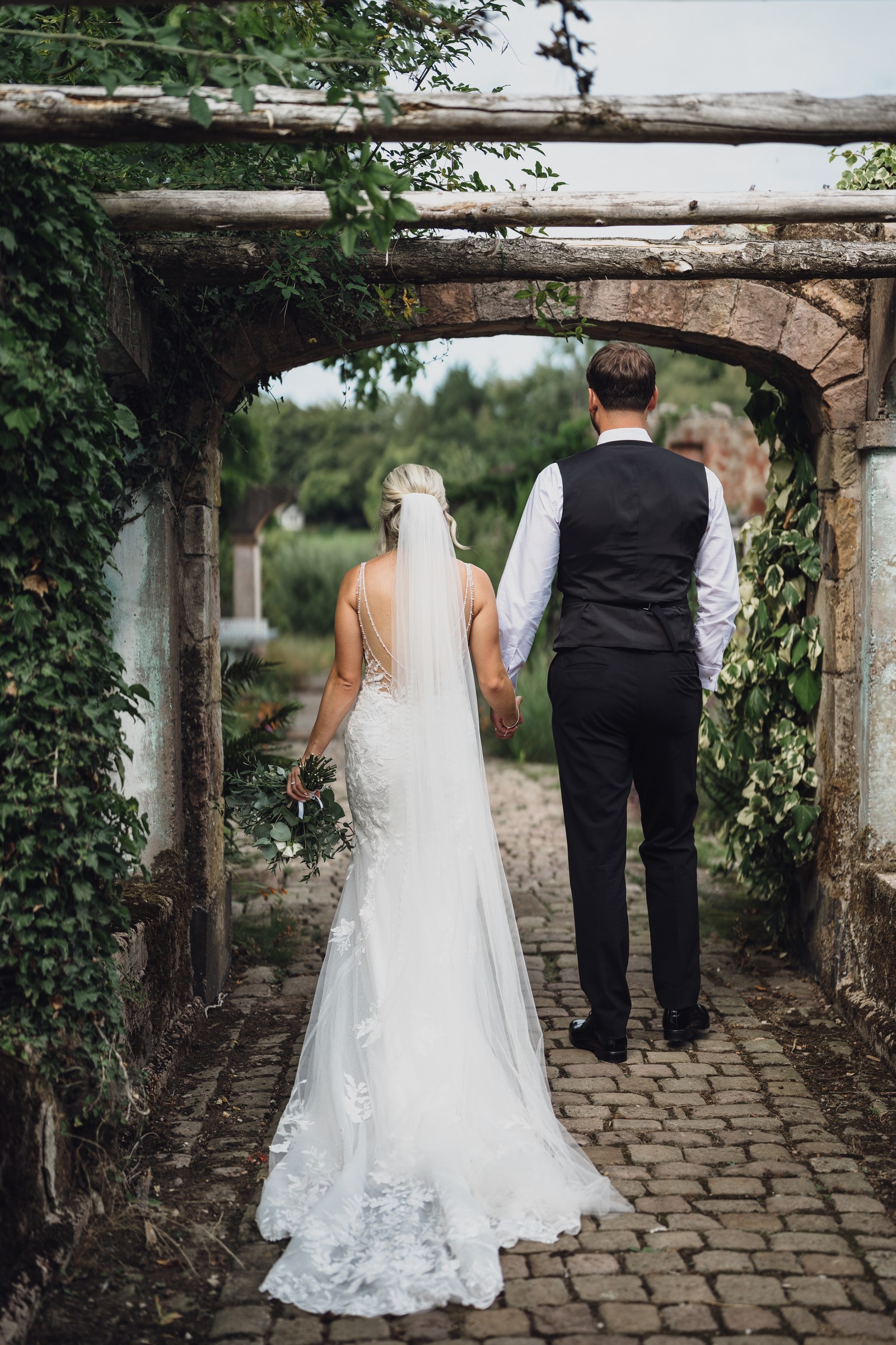 Louise & Michael’s Magical Foxtail Summer Wedding
