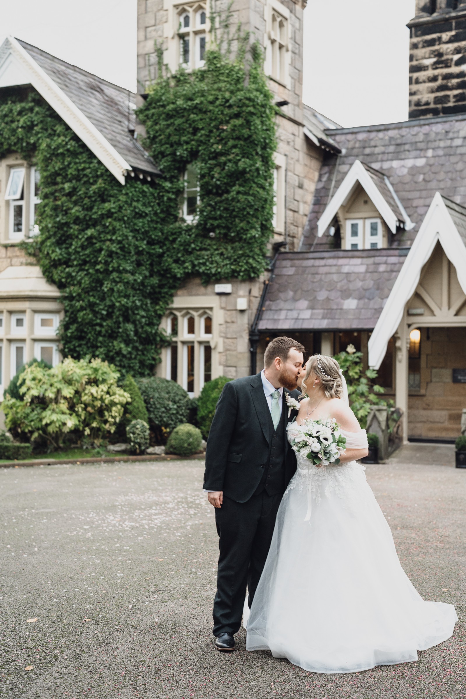 Poppy & Arron – West Tower Wedding