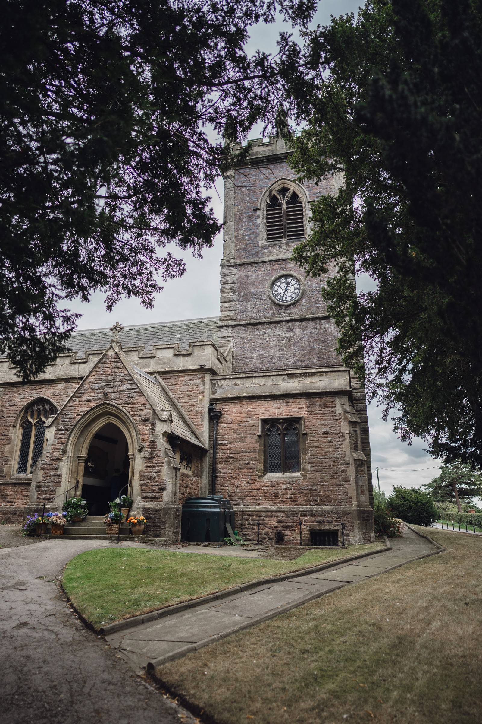 Lucy & Gareth - A Laid-Back English Garden Marquee Wedding Lucy & Gareth - A Laid-Back English Garden Marquee Wedding